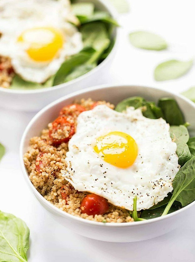 Quick Protein-Packed Quinoa Breakfast Bowl
