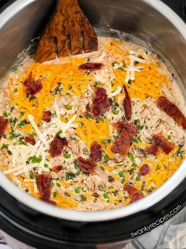 Easy Pulled Pork with Bacon Ranch Sauce