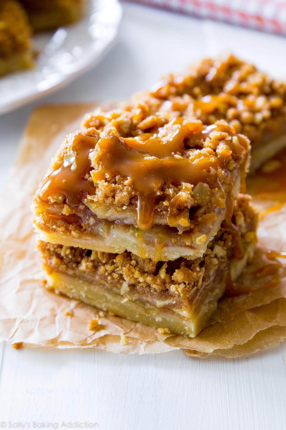 Salted Caramel Apple Pie Bars – Soft and Buttery Apple Dessert
