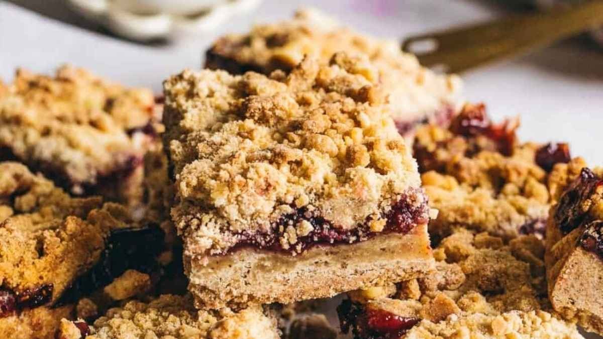 Berry Bliss in Browned Butter Crumbles