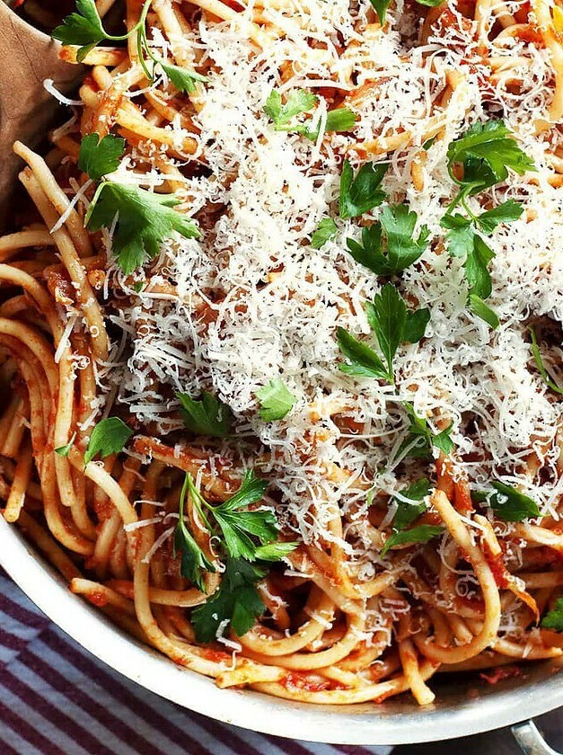 Quick Spicy Bucatini Pasta