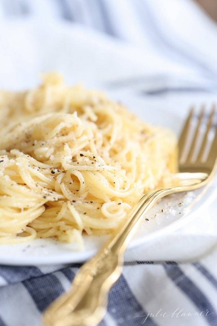 Roman Delight: Quick Cheese & Pepper Pasta