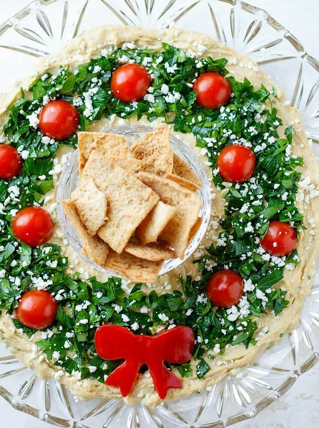 Festive Hummus Garland Delight