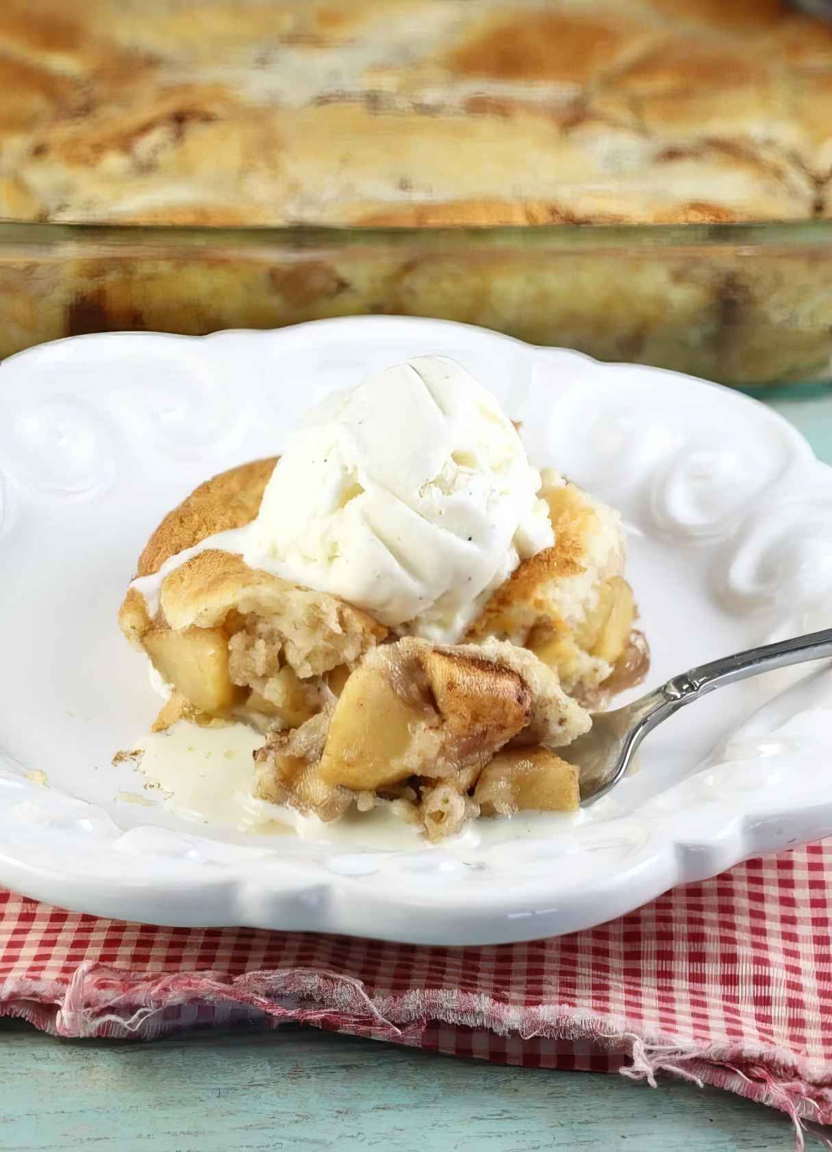 Autumn Apple Cobbler with Cinnamon Swirl