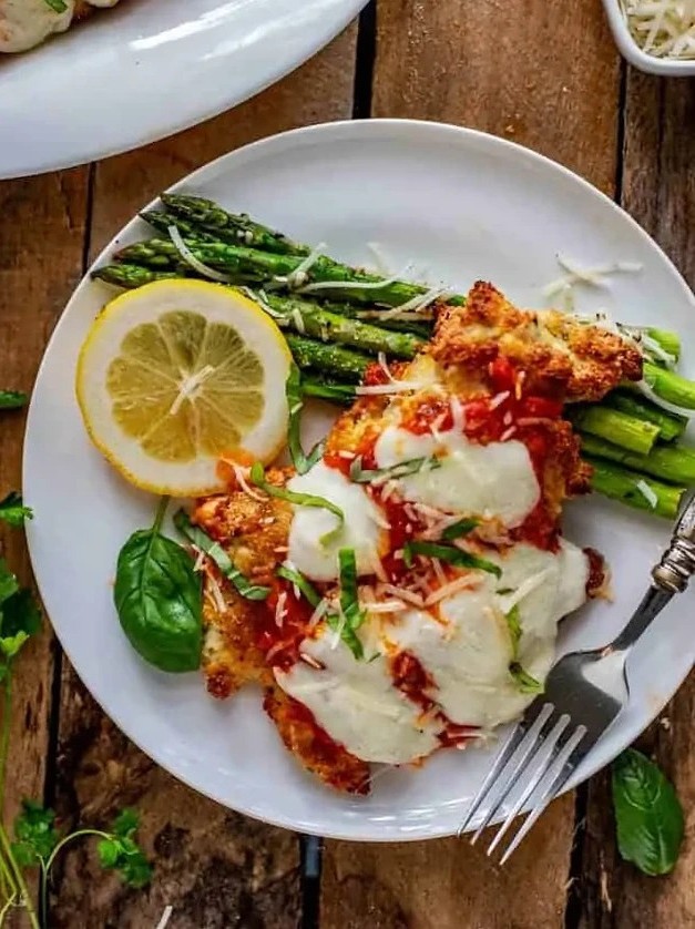 Low-Carb Baked Chicken Parmesan