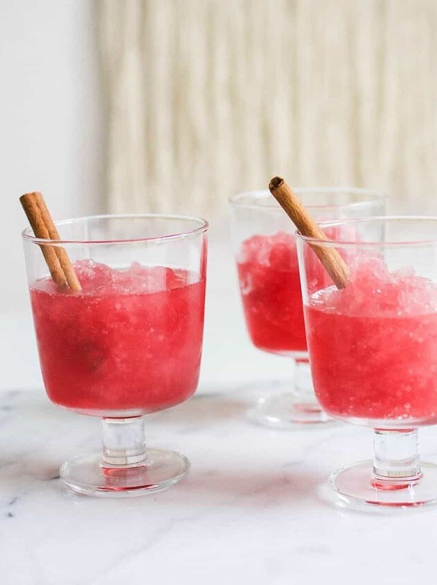 Cranberry Sparkler: A Festive Holiday Cocktail
