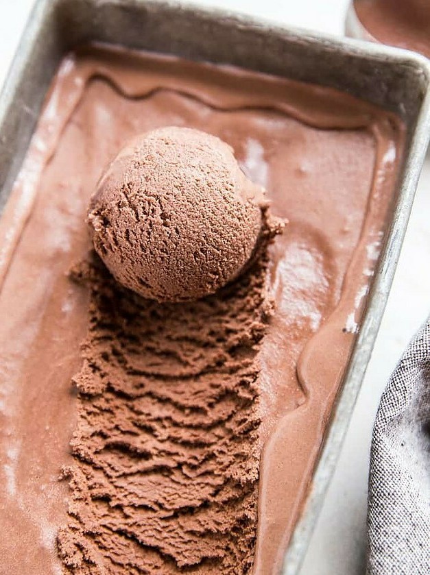 Easy 4-Ingredient Chocolate Ice Cream Recipe