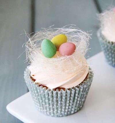 Spiced Easter Cupcakes with Sugar Flourishes