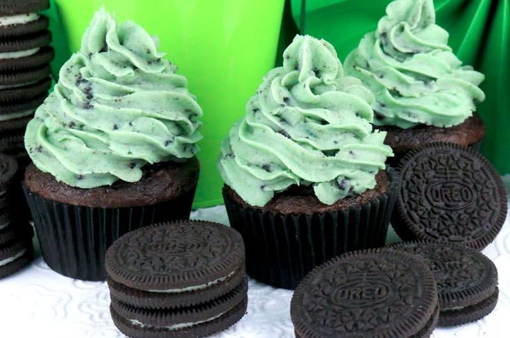 Minty Twist on Oreo Cupcakes