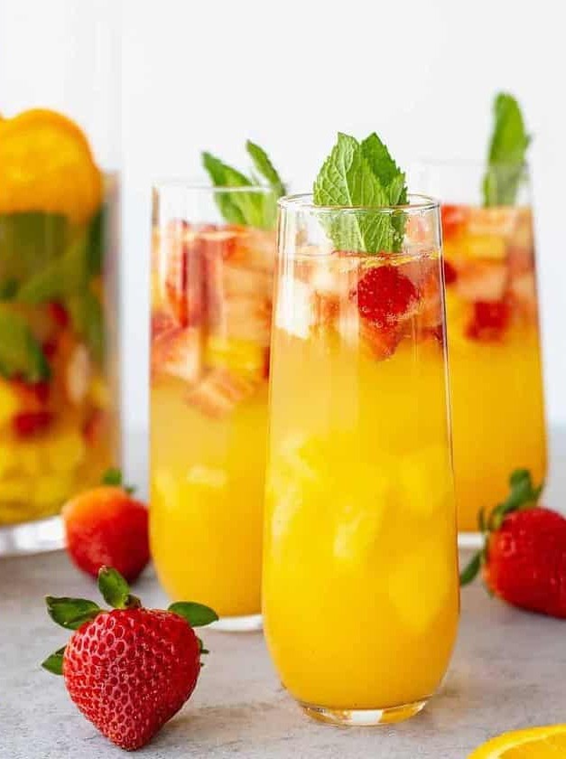 Minty Fresh Brunch Spritzers with Pineapple