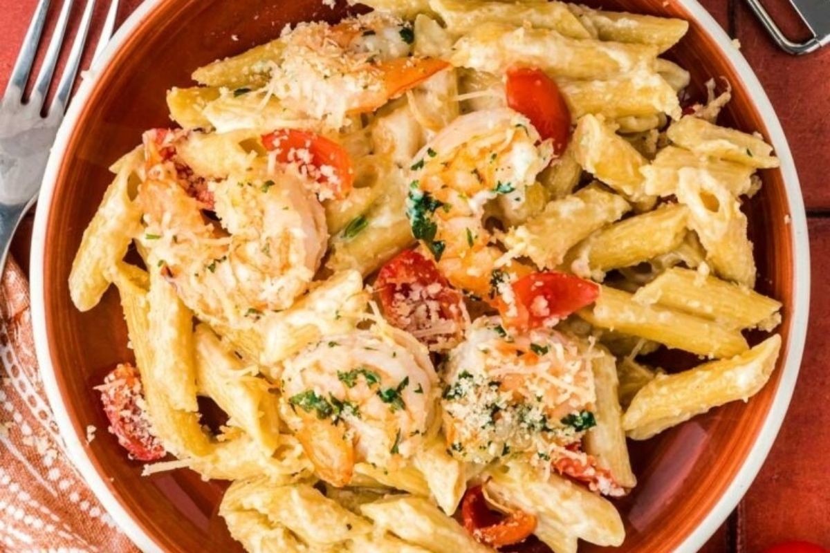 Copycat Olive Garden Shrimp Pasta Bake