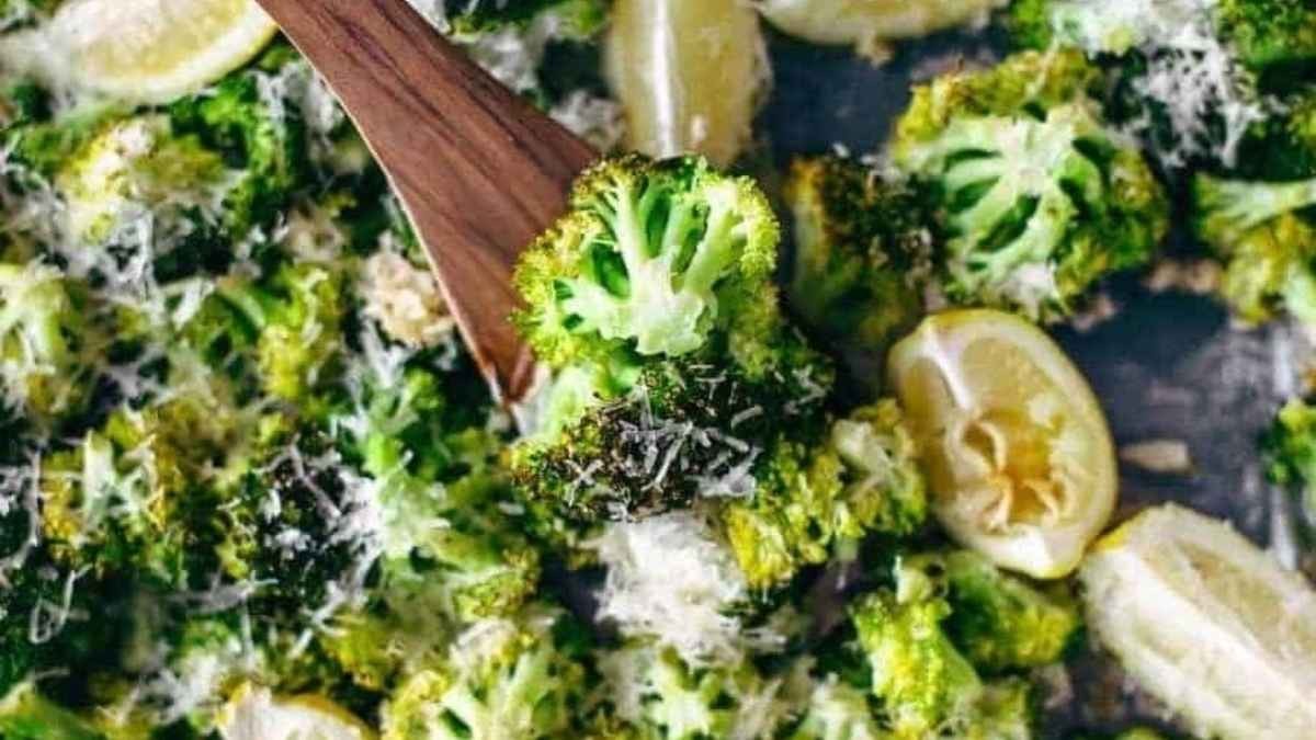 Lemony Garlic Broccoli with Parmesan Crust
