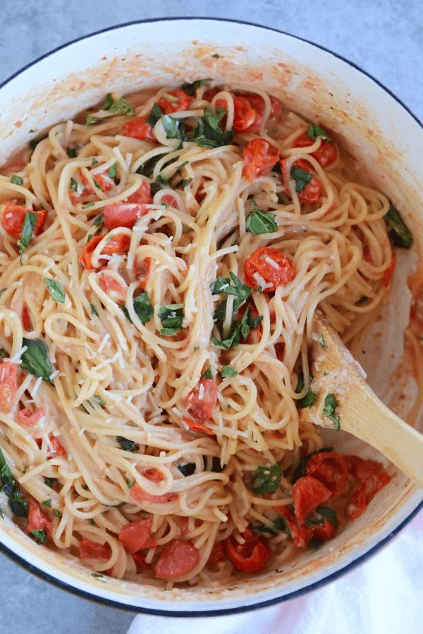 Quick Creamy Tomato Basil Pasta Delight