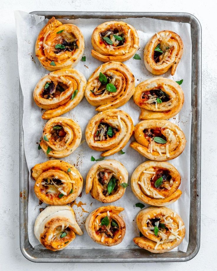 Vegan Spinach Pinwheels with Golden Pastry