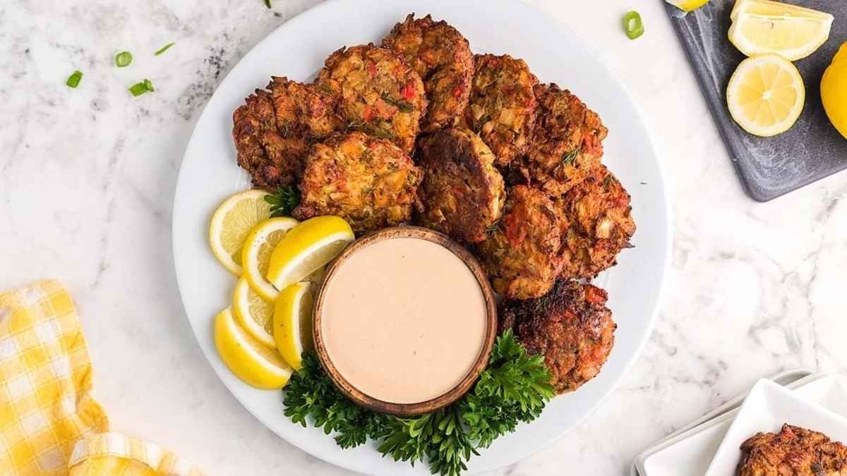 Southwest-Style Air Fryer Crab Cakes with Fiery Aioli