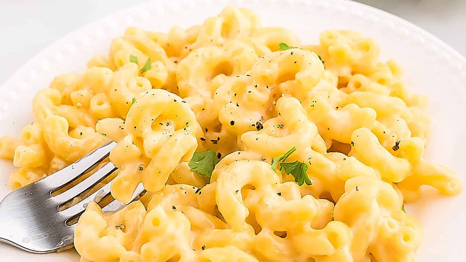 Creamy Smoked Gouda Macaroni Delight