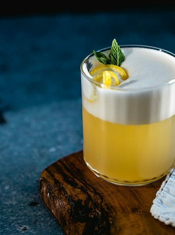 Gin Fizz: A Classic Sour Delight