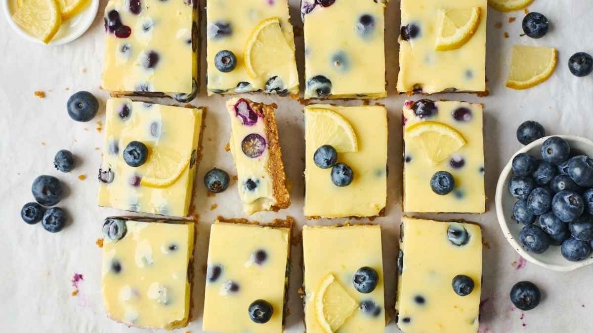 Tart Blueberry Lemon Crumble Squares