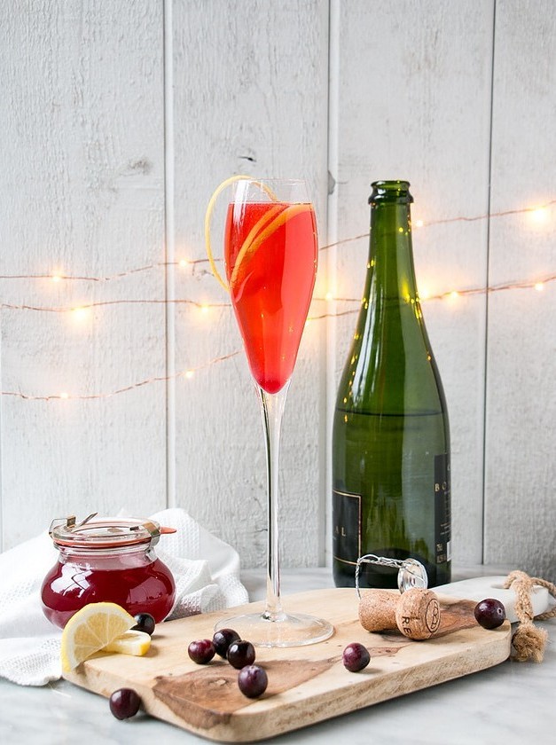 Gin Sparkler with Cranberry Twist