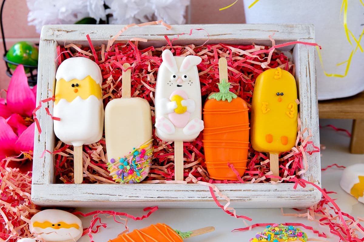 Bunny-themed Easter Cake Pops