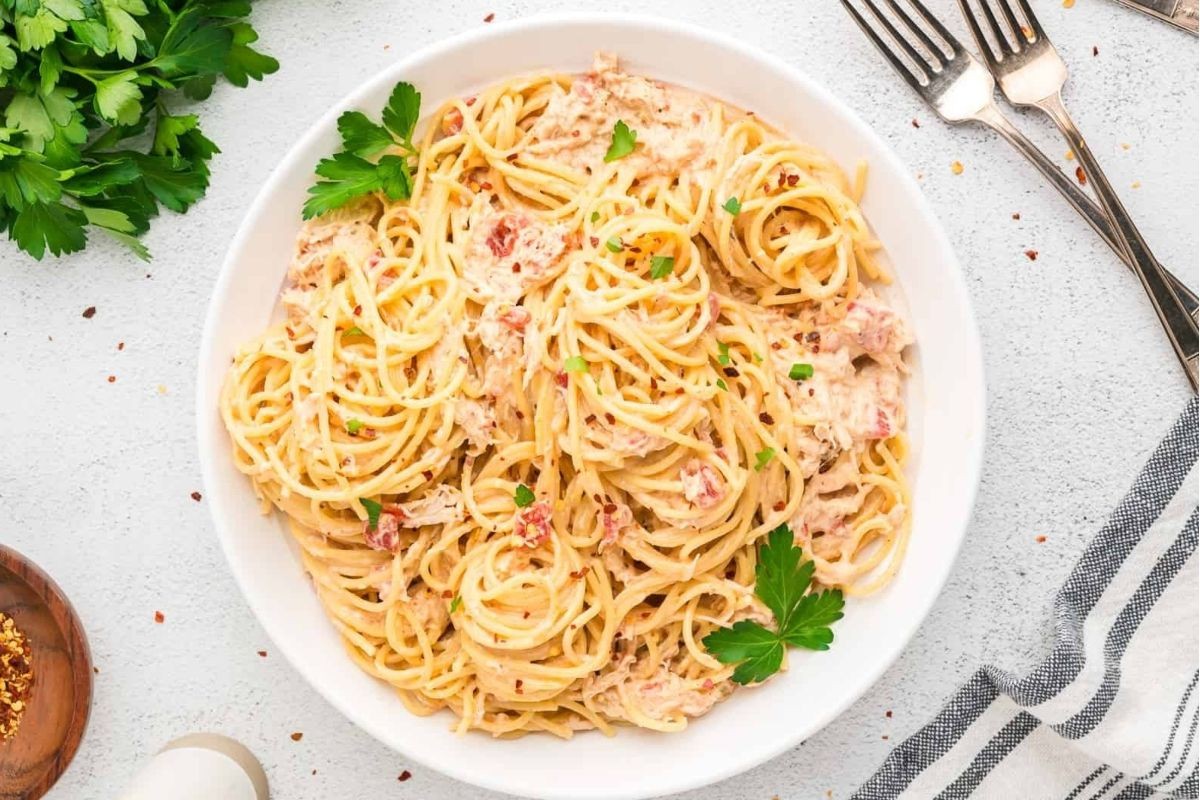 Easy Crock Pot Chicken Pasta Delight