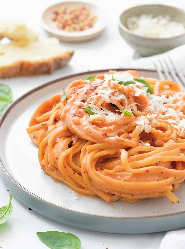Creamy Tomato Pasta Sauce with Cheese