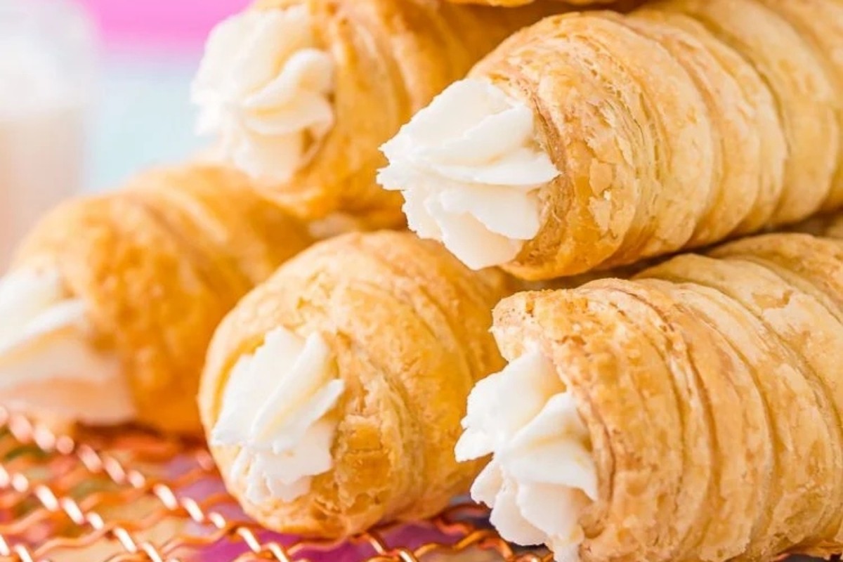 Flaky Pastry Puffs with Sweet Cream Filling