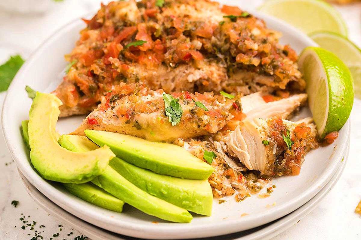 Easy Slow Cooker Salsa Chicken Delight