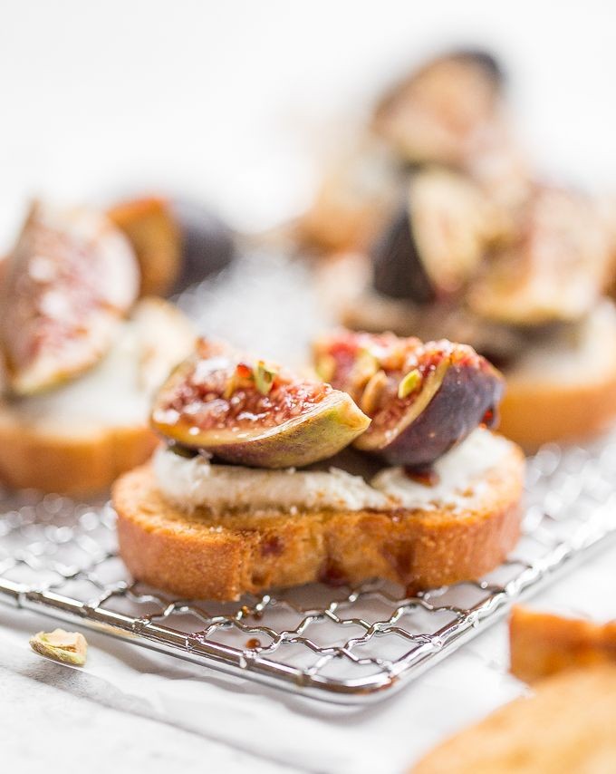 Sweet Peach Prosciutto Crostini Delight