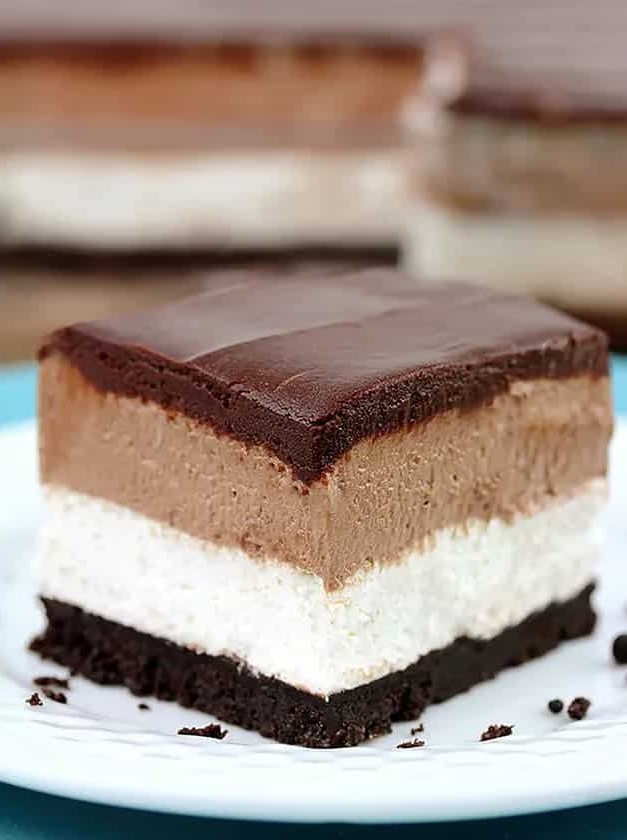 Nutella Cheesecake Bars with Crunchy Oreo Base