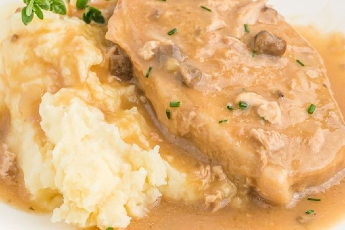 Creamy Crock Pot Mushroom Pork Chops Recipe