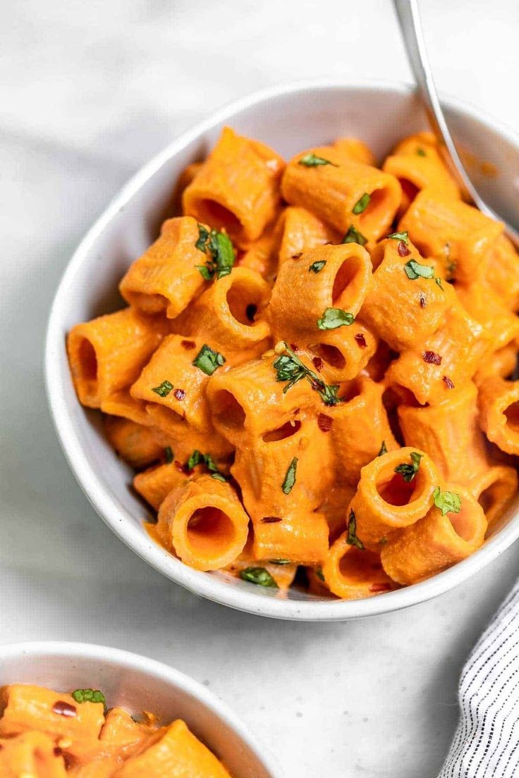 Hearty Vegan Pomodoro Sauce Pasta