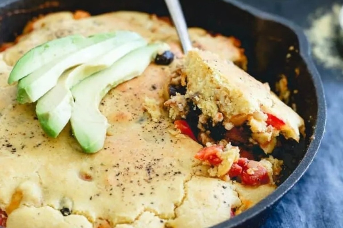 Turkey Chili Cornbread Skillet Delight
