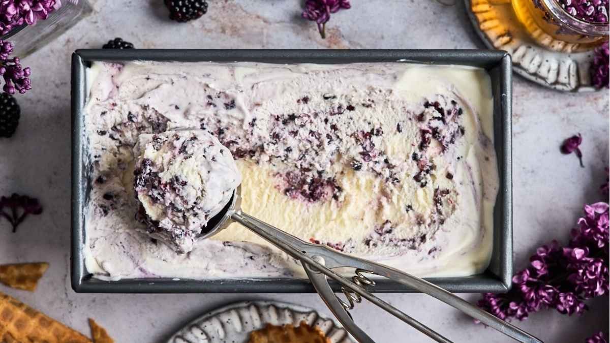 Easy No Churn Blackberry Ice Cream