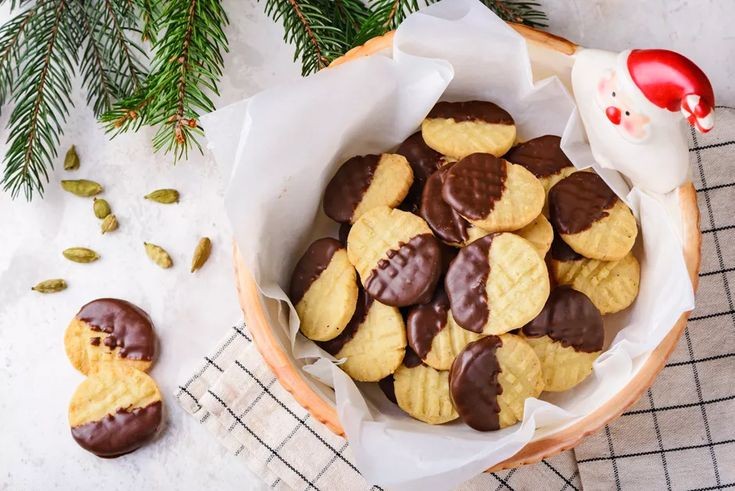 Hazelnut Christmas Cookies with German Twist