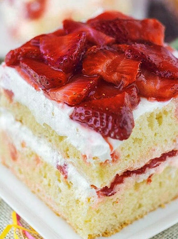 Fresh Strawberry Layer Cake Delight