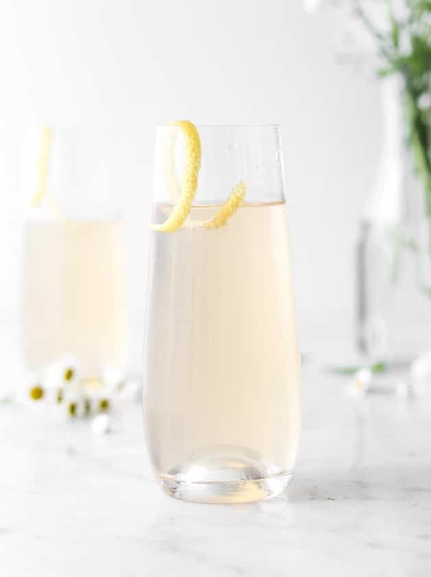 Elderflower Delight: A Light Gin Spritzer