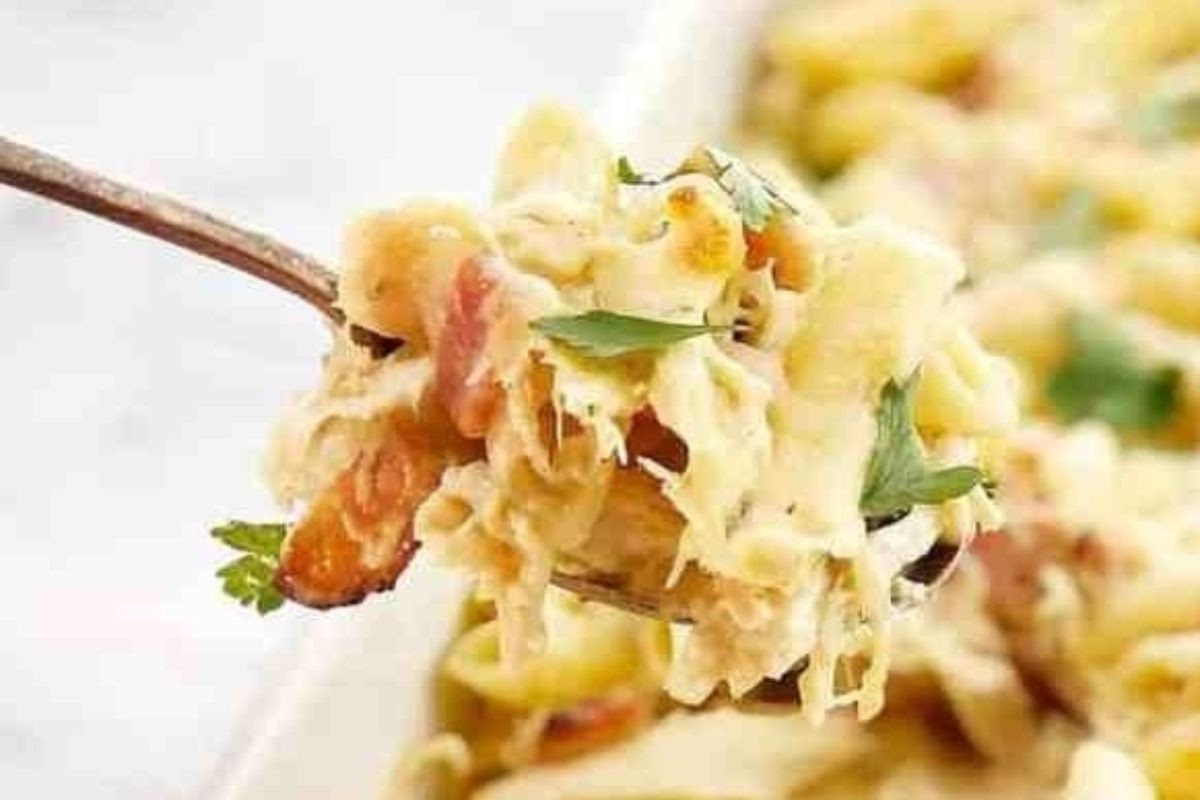 Cheesy Chicken Pasta Casserole Delight