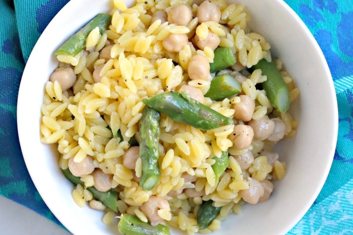 Quick Vegan Orzo with Lemon & Asparagus
