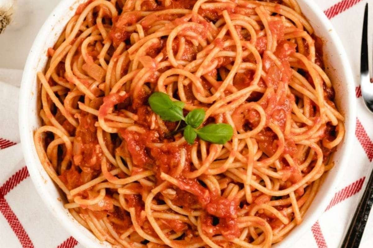 Spaghetti Tomato Classic Italian Dish