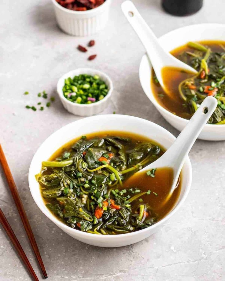 Autumnal Oatmeal Bliss with Apple and Berries