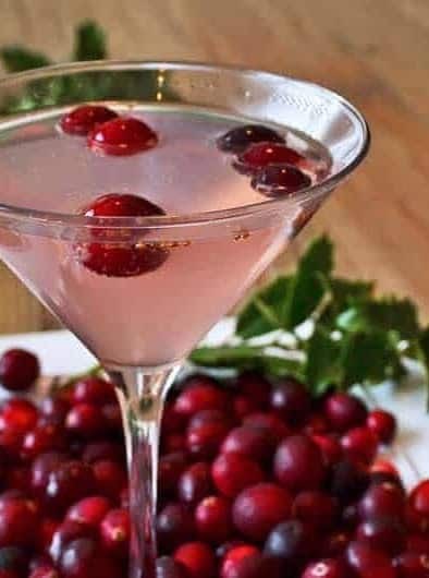 Cranberry Sparkle: A Festive Holiday Tipple