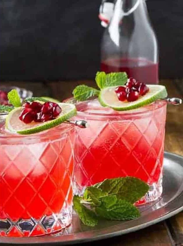 Gin Cocktail: Pomegranate Sparkle