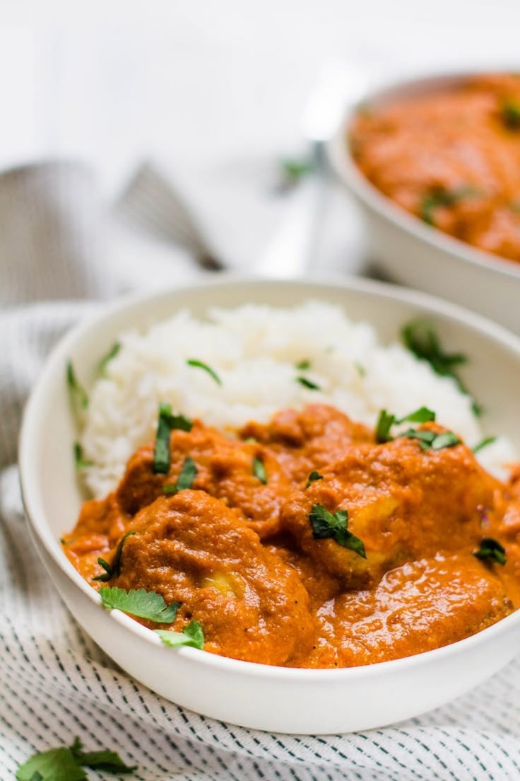 Mediterranean-Style Halloumi Pizza Delight