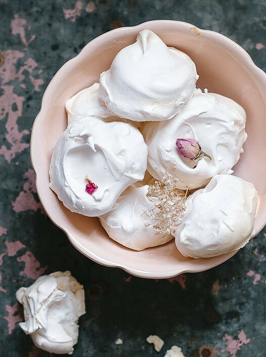 Sweet Meringue Treats with Easy Twist
