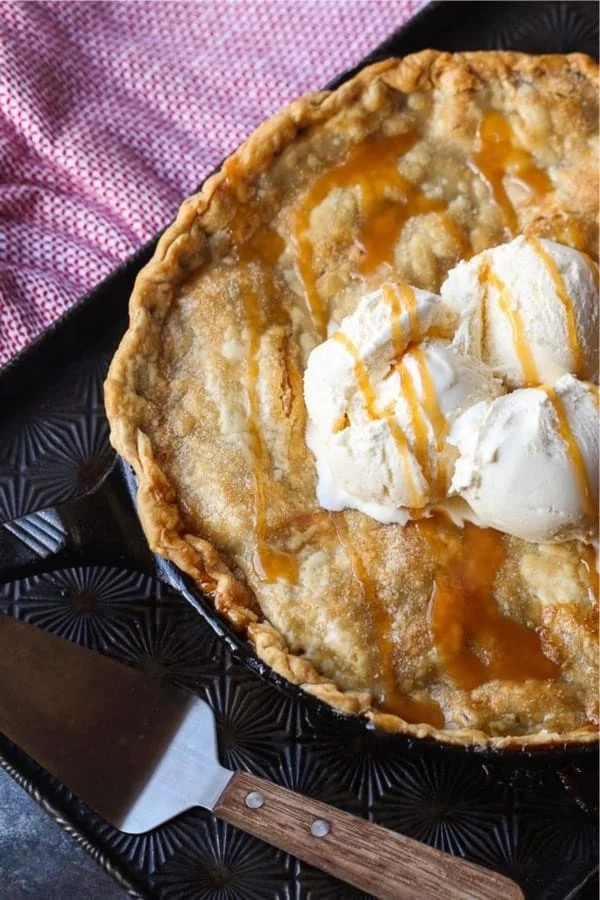 Caramel Apple Skillet Pie Delight