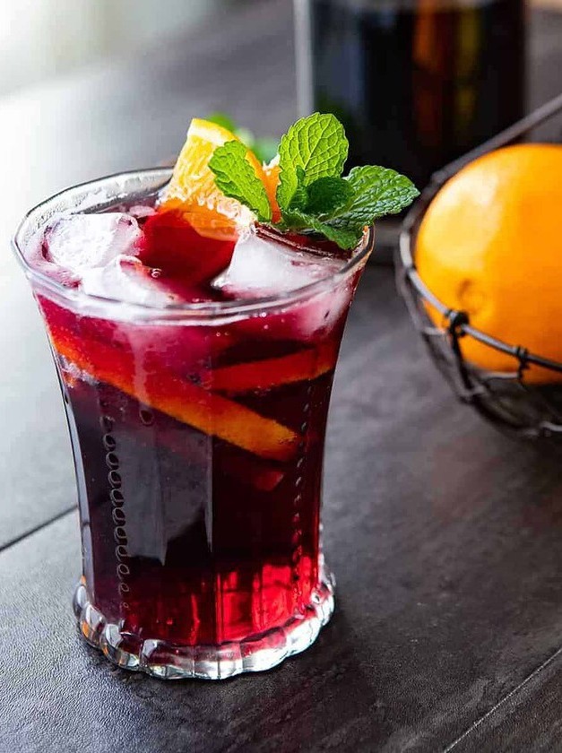 Spanish Summer Sipper: Red Wine Spritzer