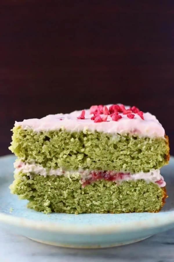Matcha Strawberry Delight: Vegan Cake Recipe