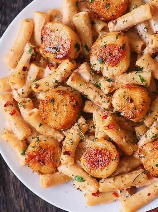 Scallop Mozzarella Pasta with Sun-Dried Tomatoes
