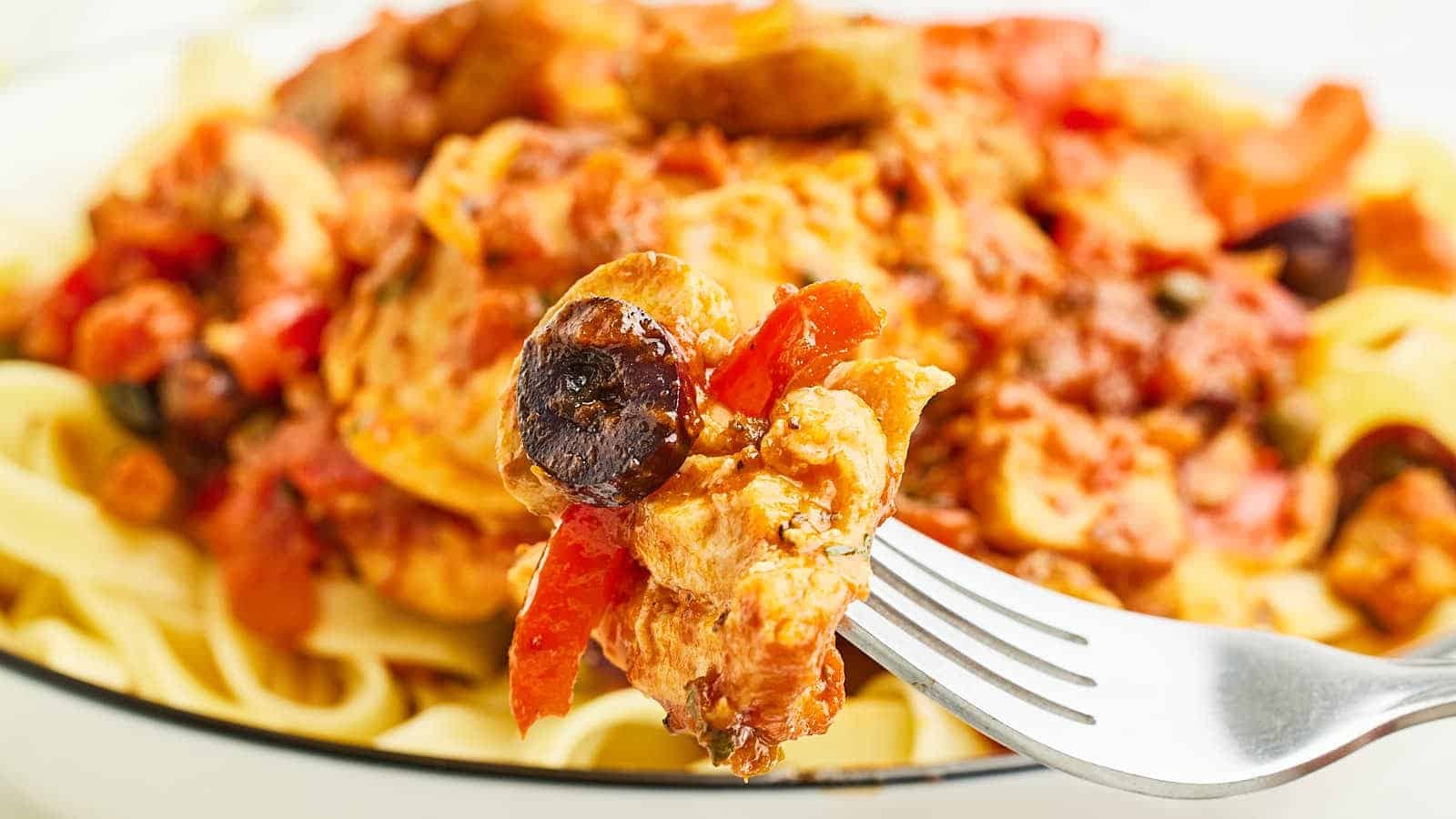 Savoring Italian-Style Chicken with Tomato Sauce